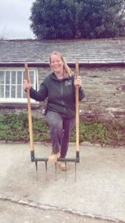 Thank you to Katie and the team at #heligangardens for inviting us. We really enjoyed hearing about the productive gardens.  How lovingly your teams have restored the stunning walled garden, the produce you grow and how, how neat everything is. It was really inspiring to see so much growth, and a pleasure to share stories of what we do at #gleaningcornwall . Our volunteers were in awe of the gardens as we wandered through exotic plantings and enjoyed the explosive colours of the rhododendrons, camellias and magnolias. We look forward to returning later in the year, gleaning some produce and sharing growing tips.
#gardens #cornwall #volunteeringisfun #daysout #springtime #collaboration #gleaning #walkingaround #joy #grattitude