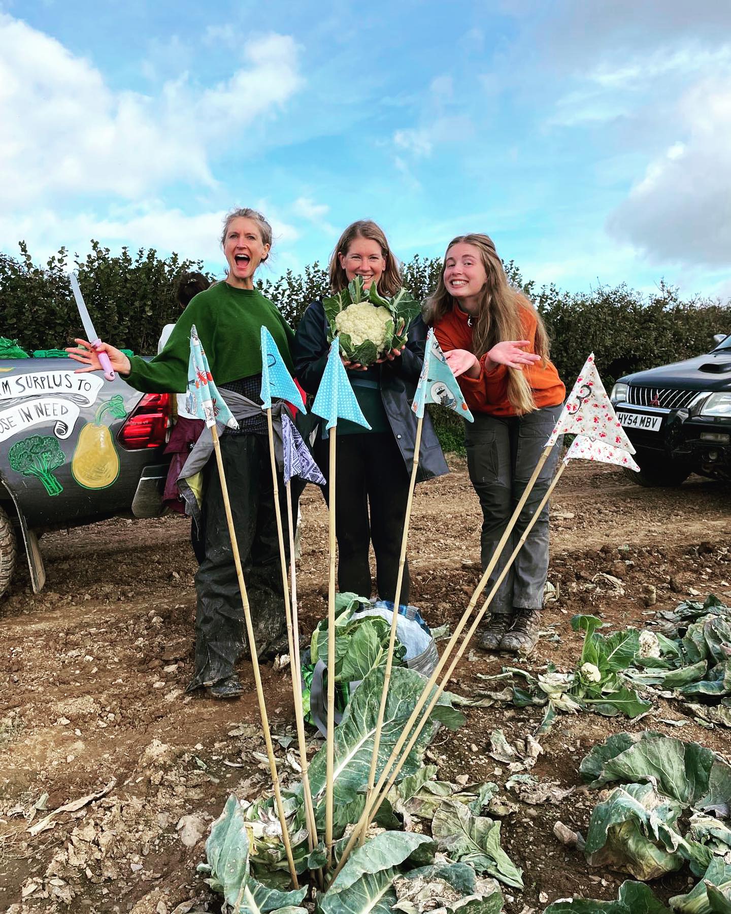 This has been a bumper week for us at Gleaning Cornwall. Collaborating with local producers including Riviera Produce Ltd, Agricola Growers, and Plants for a future, along side some lovely local orchard owners, this week we have gleaned over 4 tonnes of fruit and vegetables!
This has been harvested and distributed by our dedicated teams of volunteers to every corner of Cornwall, the moorland communities of Devon and to Plymouth where organisations are helping support those in food poverty.
We are incredibly grateful to have such a supportive network.#community #vegtables #foodpovertyawareness #cornwallliving #foodforthought #nutritionforlife #localproduce #cornishproduce #foodpoverty #communitymatters