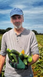 Fancy some fun in a field? Why not join us on Monday morning for a couple of hours in fields nr Camborne. Find out more about what we do and how you can join our team! Midcornwallgleaning@gmail.com or DM for more information.#glean #funinafield #courgettes#surplusfood #foodpoverty